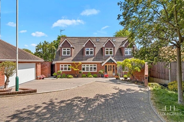 4 Bedroom Detached House For Sale In Westmoreland Avenue, Hornchurch, RM11