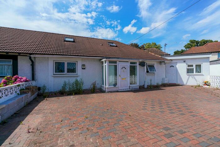 4 Bedroom Bungalow To Rent In Lowfield Road, London, W3