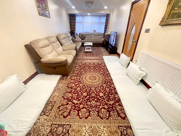 5 Bedroom Semi-Detached House To Rent In Penbury Road, Southall, Greater London, UB2
