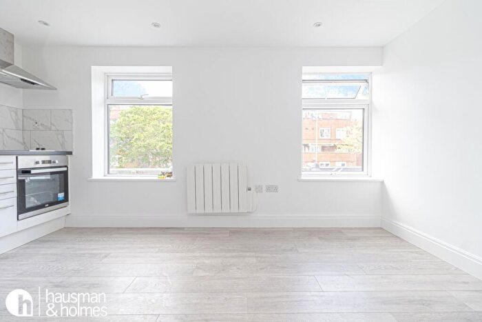 Flat To Rent In Church Road, Hendon, NW4