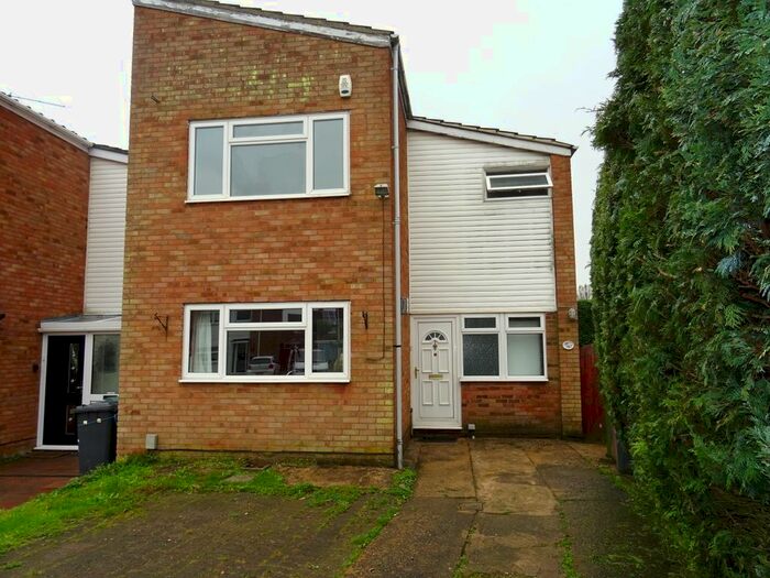 3 Bedroom Semi-Detached House To Rent In Telscombe Way, Luton, LU2