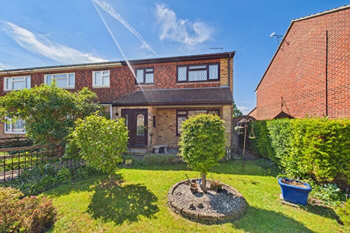3 Bedroom End Terrace House For Sale In Oxford Road, Owlsmoor, Sandhurst, Berkshire, GU47