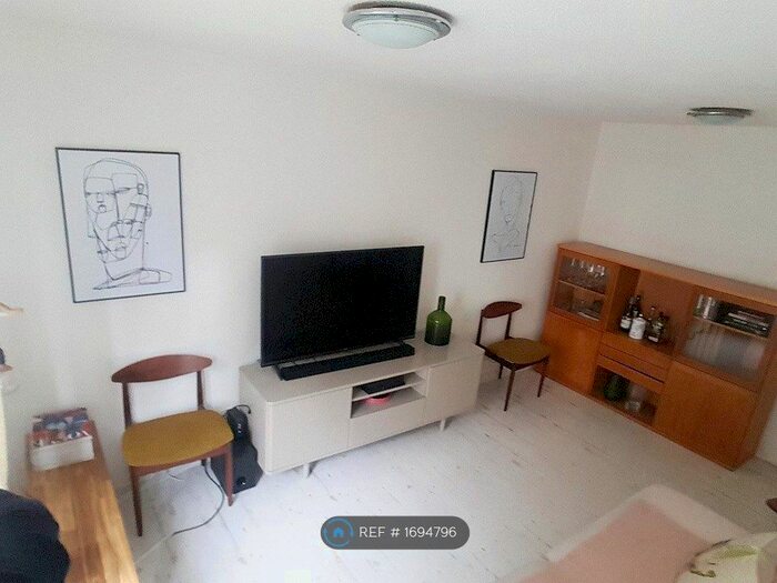 1 Bedroom Flat To Rent In Cromarty Court, London, SW2