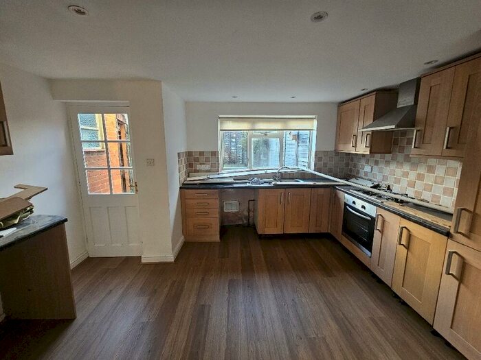 2 Bedroom Terraced House To Rent In Bath Road, OX16