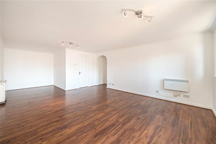 2 Bedroom Apartment For Sale In Meridian Place, London, E14