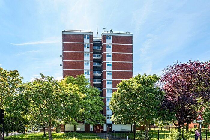2 Bedroom Flat For Sale In Grove Park Road, London, SE9