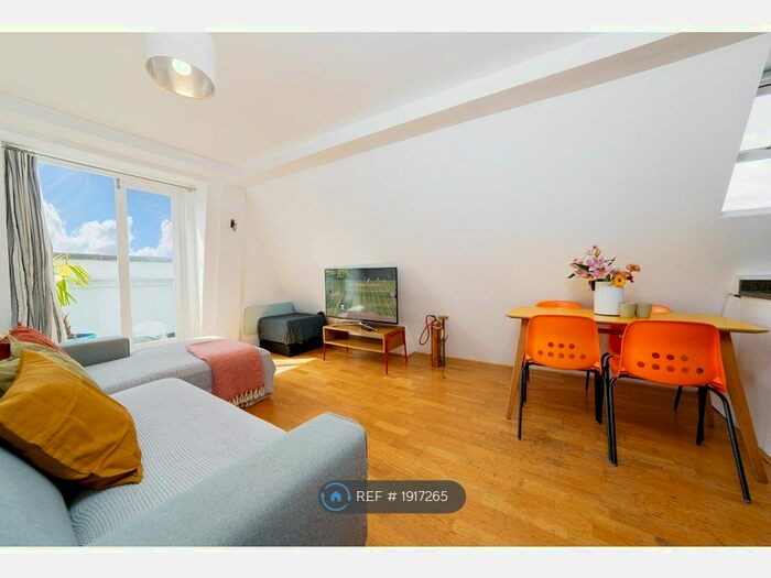 2 Bedroom Flat To Rent In Forest Road, London, E8