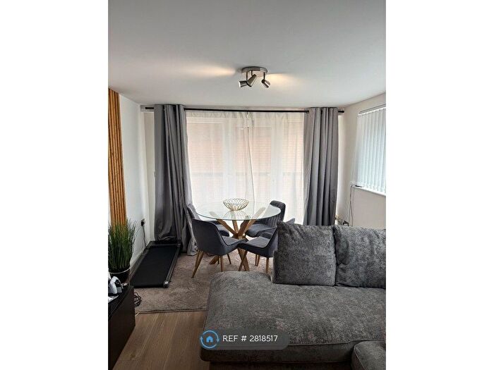 2 Bedroom Flat To Rent In Lakeside Rise, Blackley, M9