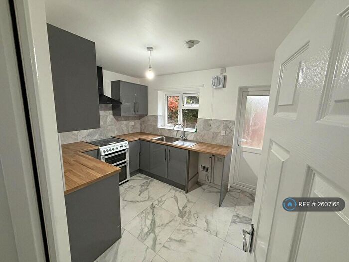 3 Bedroom End Of Terrace House To Rent In Amanda Drive, Birmingham, B26