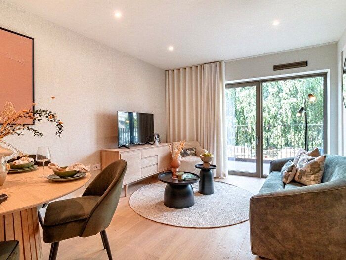 2 Bedroom Flat For Sale In Royal Crest Avenue, London, E16