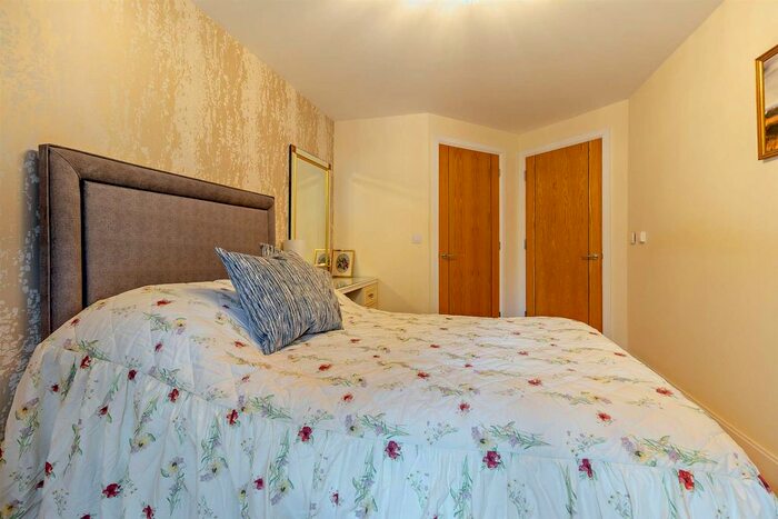 1 Bedroom Flat For Sale In Devonshire Grange, Devonshire Avenue, Roundhay, Leeds, LS8
