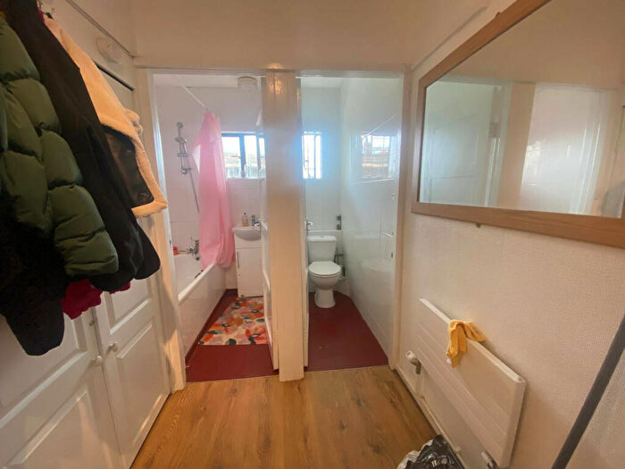 2 Bedroom Flat To Rent In Bed Flat/St. John Street, London, EC1R