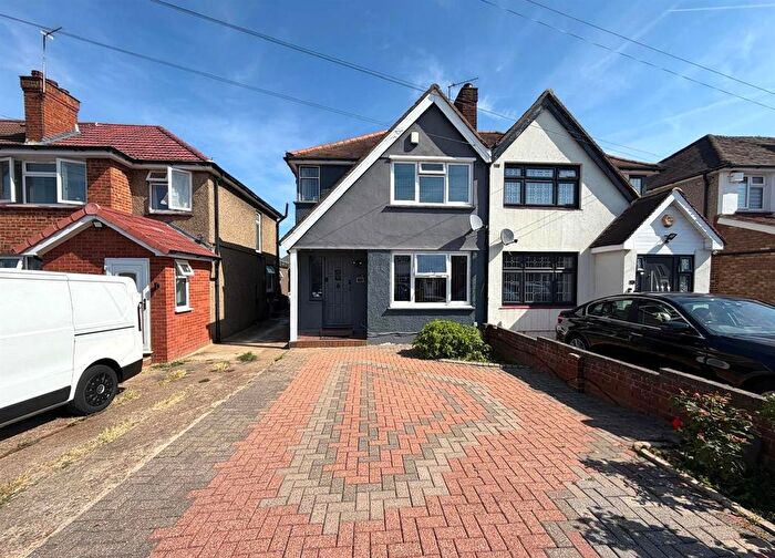 3 Bedroom Semi-detached House To Rent In Wentworth Crescent, Hayes, UB3
