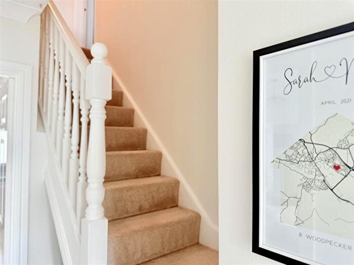 3 Bedroom Link Detached House For Sale In Woodpecker Close, Stowmarket, IP14