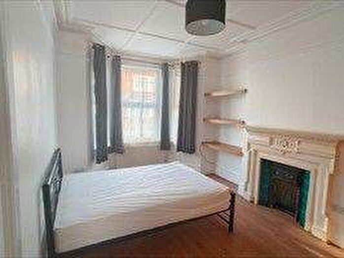 1 Bedroom Flat To Rent In Standard Road, Hounslow, TW4