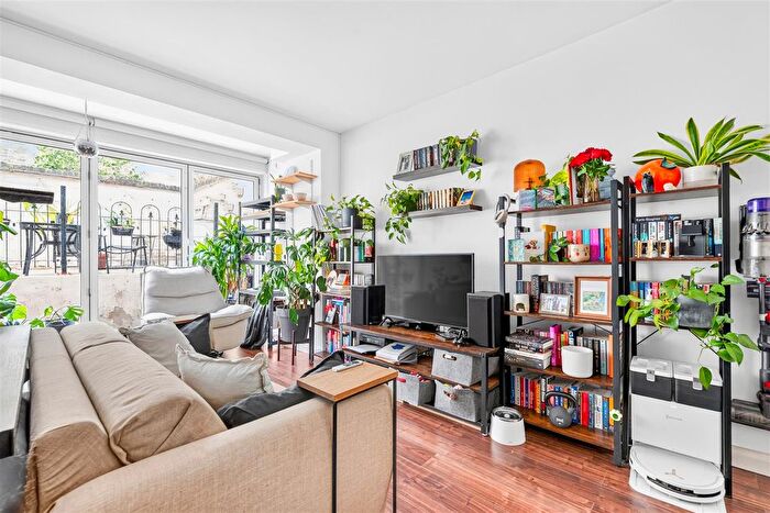 1 Bedroom Flat To Rent In Perham Road, West Kensington, London, W14