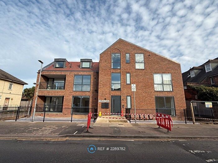 2 Bedroom Flat To Rent In Dagenham, Dagenham, RM8