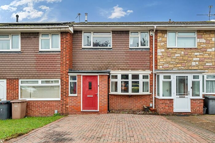 3 Bedroom Terraced House For Sale In Rosedale Close, Luton, LU3