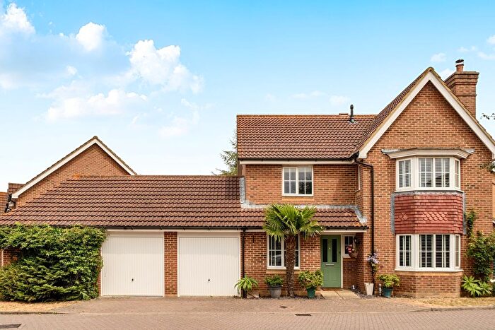 4 Bedroom Link Detached House For Sale In Russet Close, Ash, CT3