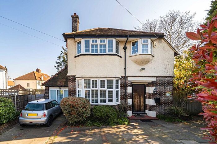 3 Bedroom Detached House For Sale In Woodyates Road, London, SE12