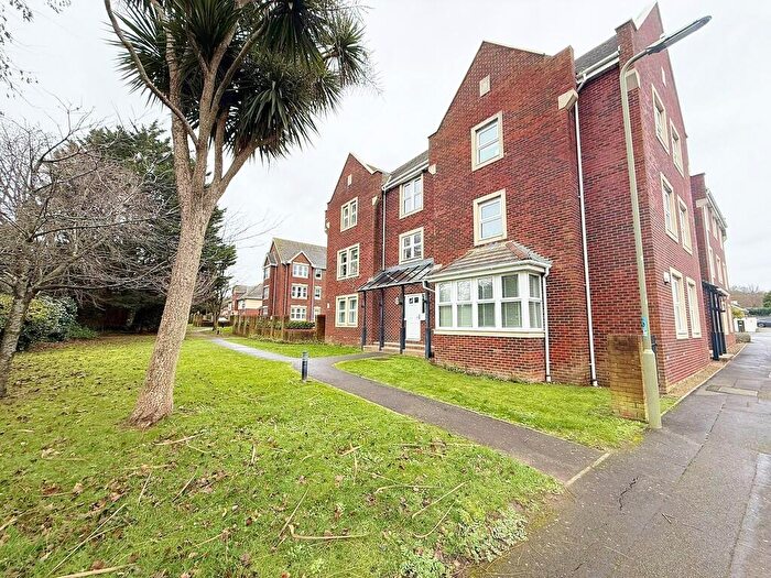 2 Bedroom Apartment To Rent In Oysell Gardens, Portchester, PO16