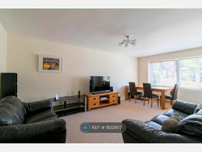 2 Bedroom Flat To Rent In Station Road, Benfleet, SS7