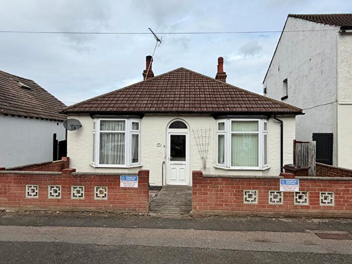 2 Bedroom Detached Bungalow For Sale In Carlton Avenue, Gillingham, Medway, ME7