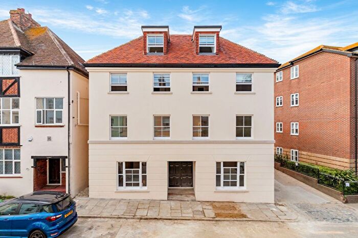2 Bedroom Flat To Rent In The Bayle, Folkestone, CT20