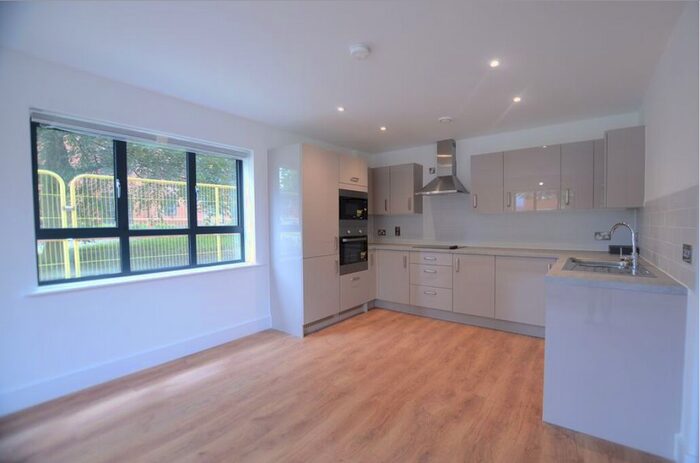 2 Bedroom Flat To Rent In Darbyshire Road, Aldershot, GU11