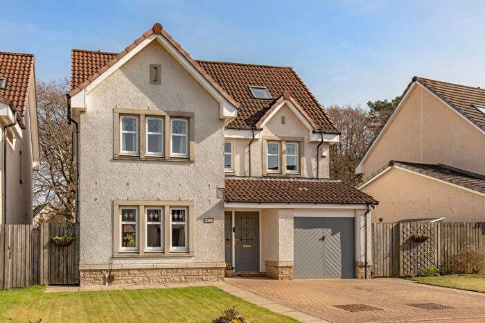 6 Bedroom Detached House For Sale In Oakwood Park, Livingston, West Lothian, EH54