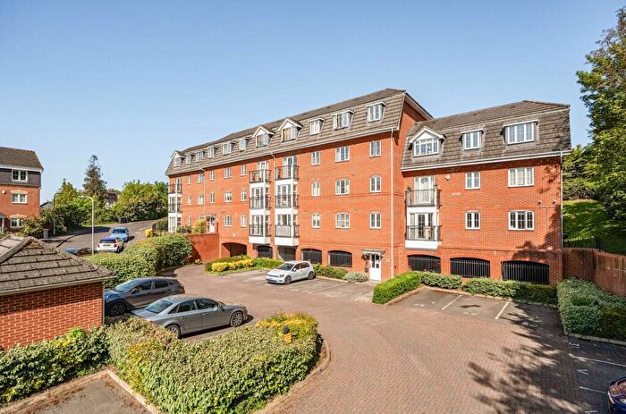2 Bedroom Flat For Sale In Henley Road, Caversham, RG4
