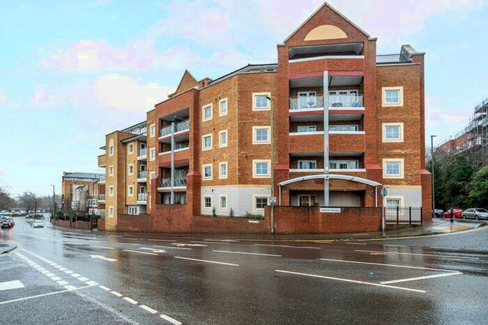 1 Bedroom Flat To Rent In Flambard Way, Godalming, GU7