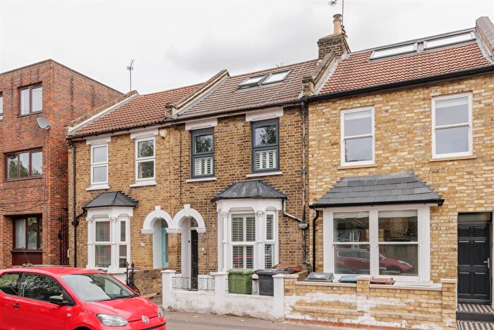 1 Bedroom Flat For Sale In Odessa Road, Forest Gate, E7