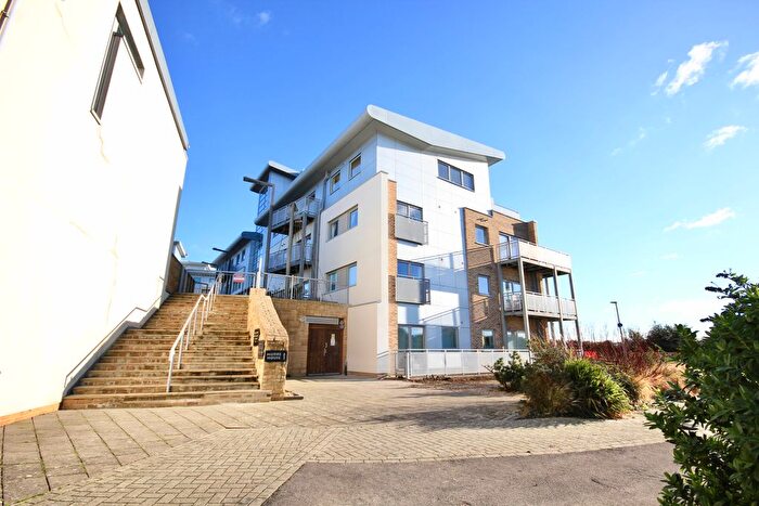 2 Bedroom Flat For Sale In Stone Close, Poole, BH15