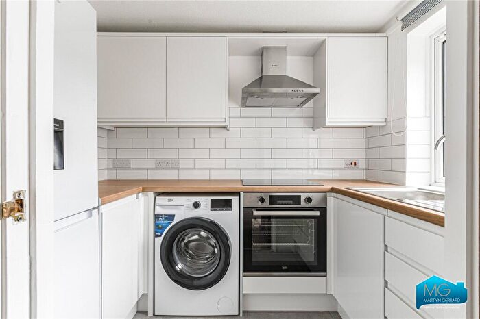 2 Bedroom Apartment To Rent In Deanery Close, East Finchley, London, N2