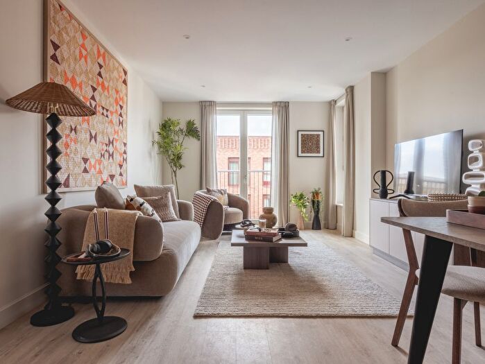 2 Bedroom Flat To Rent In Biscuit Walk, Bermondsey, London, SE16