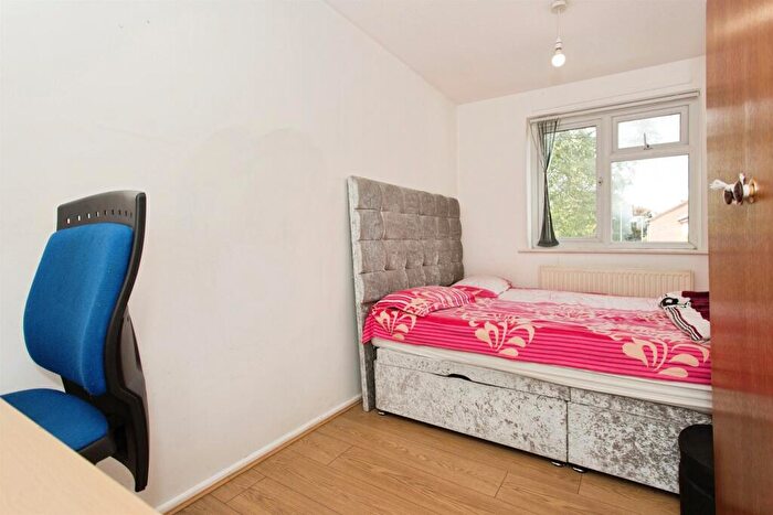 3 Bedroom End Of Terrace House For Sale In Armitage Way, Cambridge, CB4