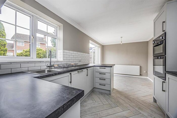 3 Bedroom Detached House For Sale In Royal Way, Waterlooville, PO7