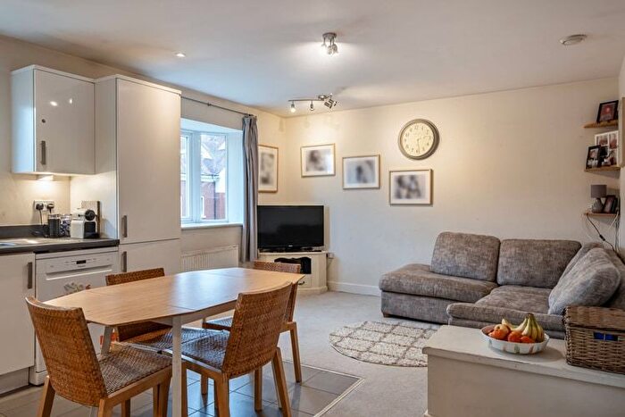 2 Bedroom Flat For Sale In Cunliffe Court, Ashtead, Surrey, KT21