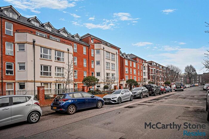 1 Bedroom Apartment For Sale In Martello Court, - Jevington Gardens, Eastbourne, BN21