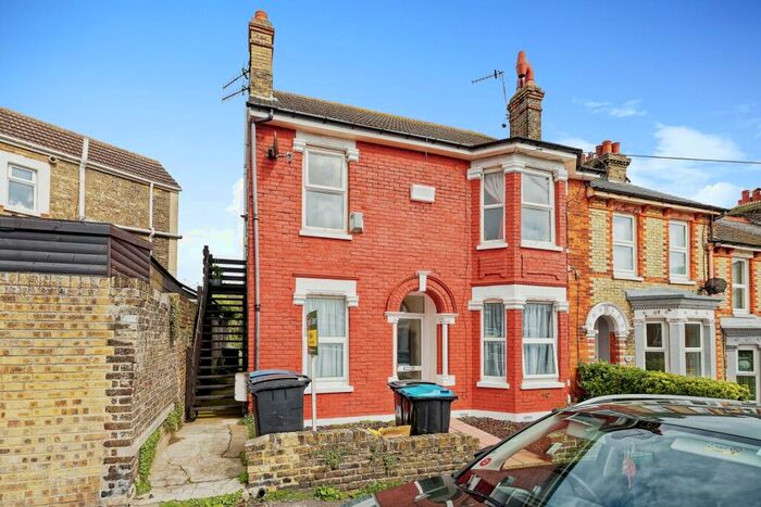 Maisonette For Sale In Church Road, Dover, Kent, CT17