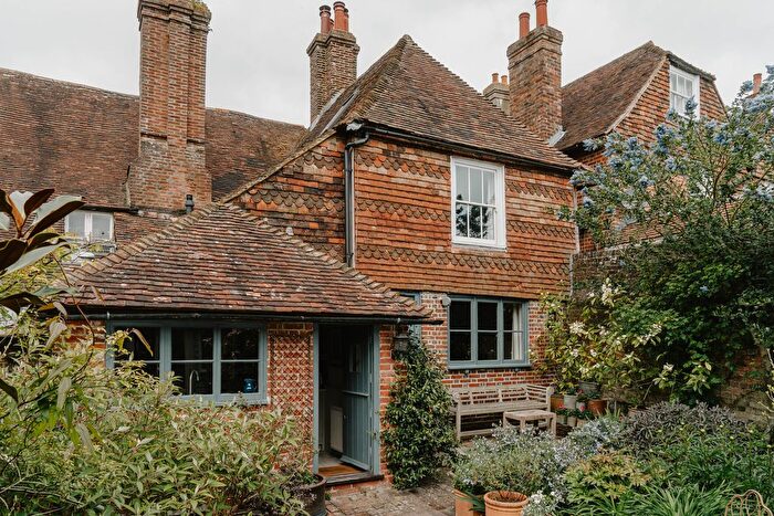 4 Bedroom Semi-Detached House For Sale In Charing, Kent, TN27
