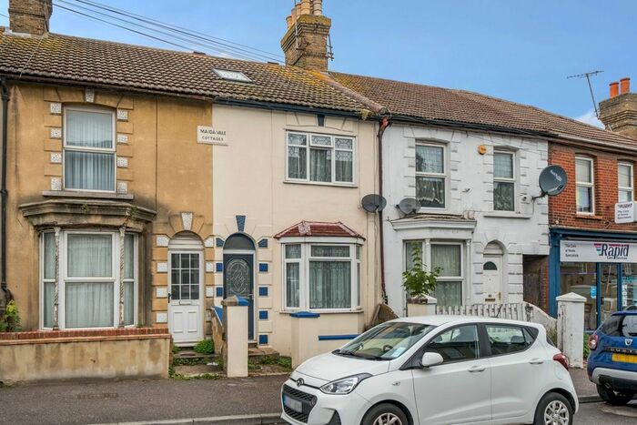 3 Bedroom Terraced House To Rent In Station Road, Rainham, Gillingham, ME8