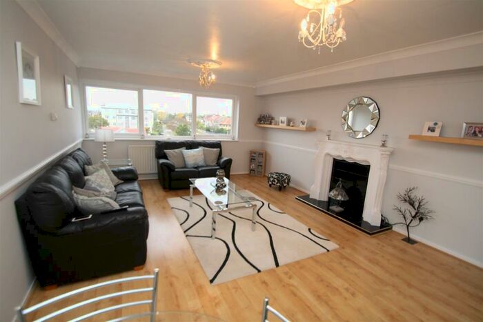 2 Bedroom Flat To Rent In London Road, Leigh-On-Sea, SS9