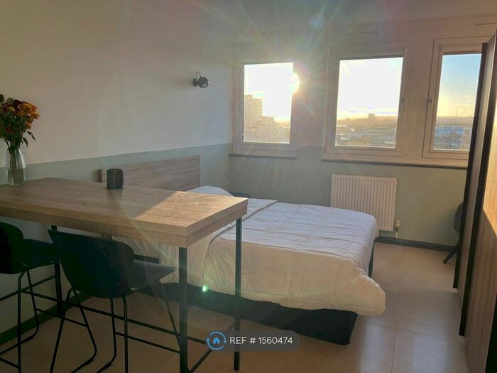 Studio To Rent In Courland Grove, London, SW8