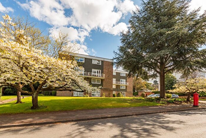2 Bedroom Flat For Sale In College Lawn, Cheltenham, GL53