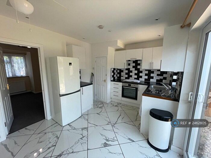 2 Bedroom End Of Terrace House To Rent In Sundon Park Road, Luton, LU3