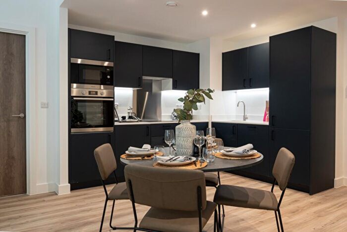 2 Bedroom Flat To Rent In Mercer West Madison East, LS2