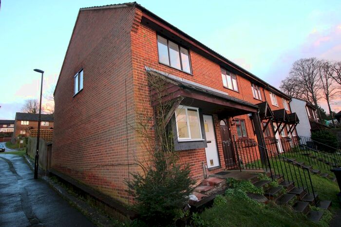 2 Bedroom End Of Terrace House To Rent In Aveling Close, Purley, CR8