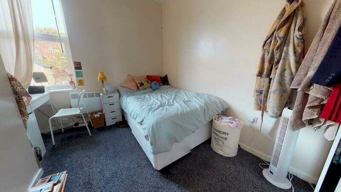 3 Bedroom Flat To Rent In Moorland Avenue, Hyde Park, Leeds, LS6
